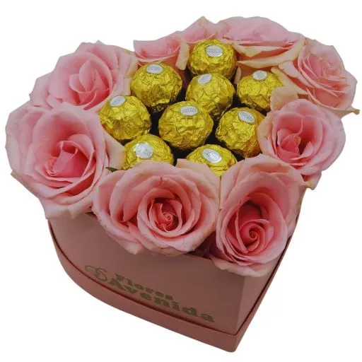 Caja corazon rosas rosadas y bombones de chocolate rocher lite